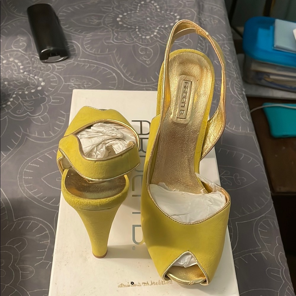 Arden B Yellow Peep-Toe Slingback Heels chartreuse pumps nib gold shoes sandals